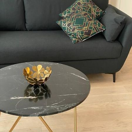 Brand New 1 Bedroom Flat With Parking- 5 Min Paris Pte De Versailles Issy-les-Moulineaux Esterno foto