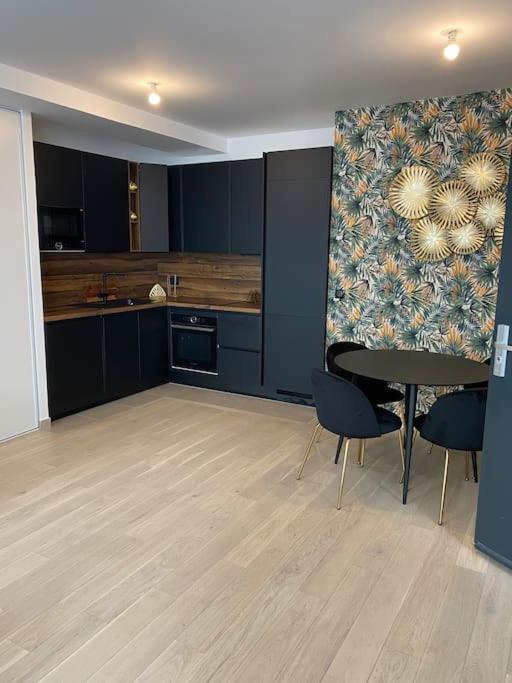 Brand New 1 Bedroom Flat With Parking- 5 Min Paris Pte De Versailles Issy-les-Moulineaux Esterno foto