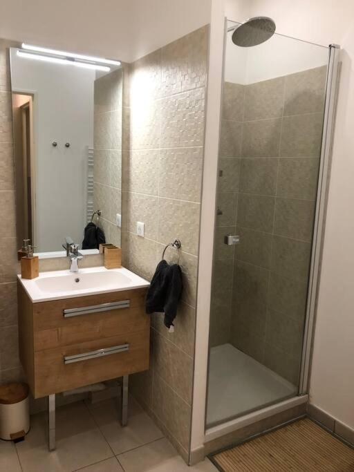Brand New 1 Bedroom Flat With Parking- 5 Min Paris Pte De Versailles Issy-les-Moulineaux Esterno foto
