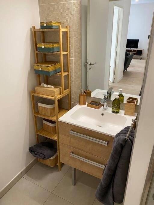 Brand New 1 Bedroom Flat With Parking- 5 Min Paris Pte De Versailles Issy-les-Moulineaux Esterno foto